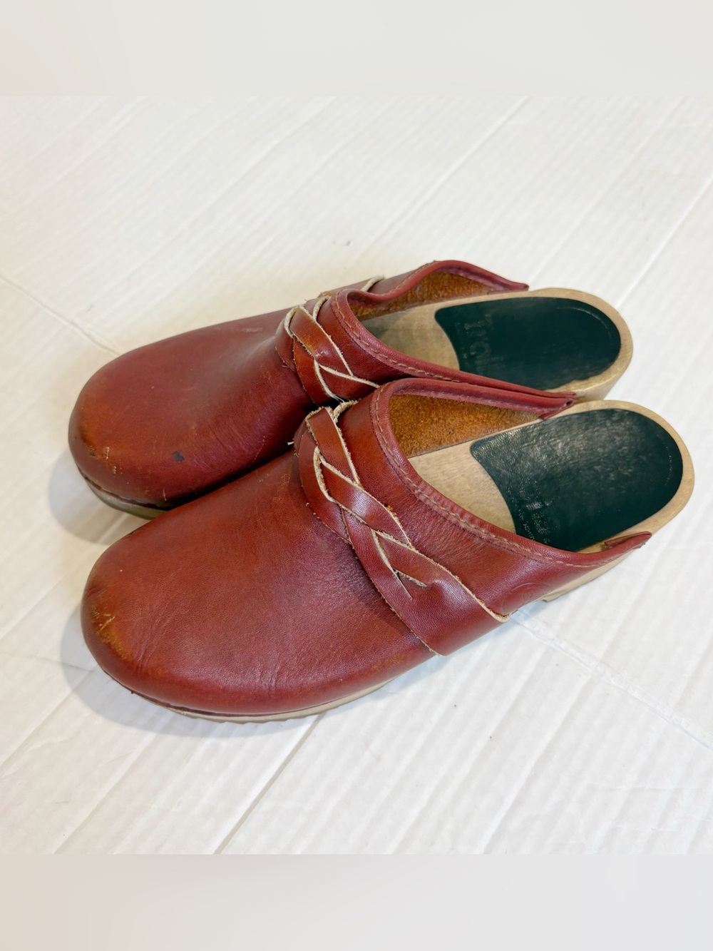 Vintage 1970s Holie Troll Red Leather Clogs Braided Size 6 Made in Sweden Wooden - Picture 2 of 16